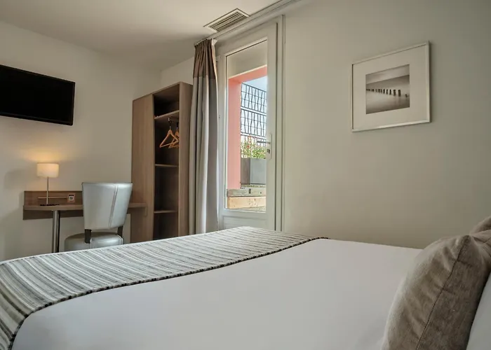 Hotel The Originals City, Le Beaujoire, - En Face Du Parc Des Expositions Et Face Au Stade Beaujoire 3*