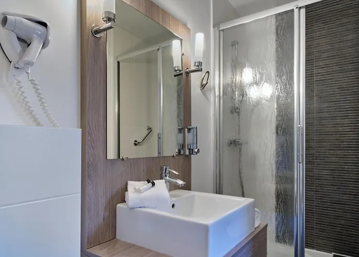 Hotel The Originals City, Le Beaujoire, - En Face Du Parc Des Expositions Et Face Au Stade Beaujoire Nantes